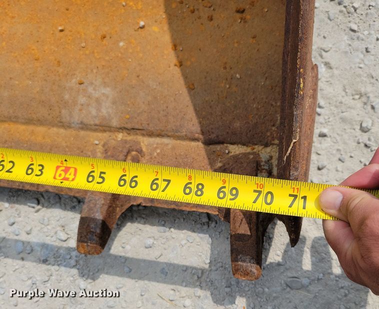 image for item DR4372 (4) skid steer buckets