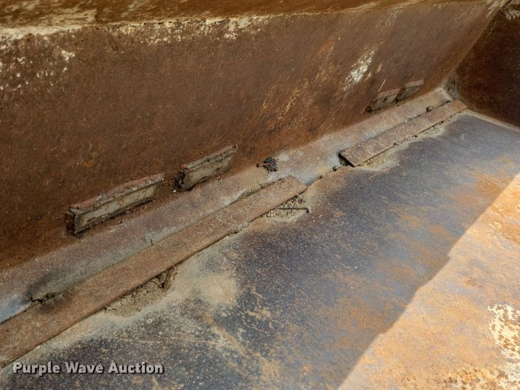 image for item DR4372 (4) skid steer buckets