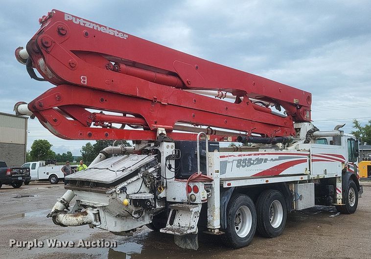 image for item DR4899 2007 Mack MR600 concrete pump truck