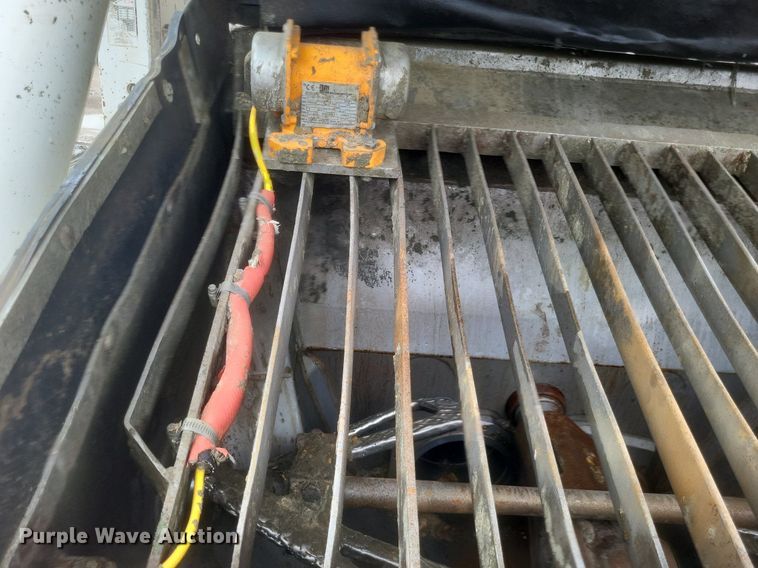 image for item DR4899 2007 Mack MR600 concrete pump truck