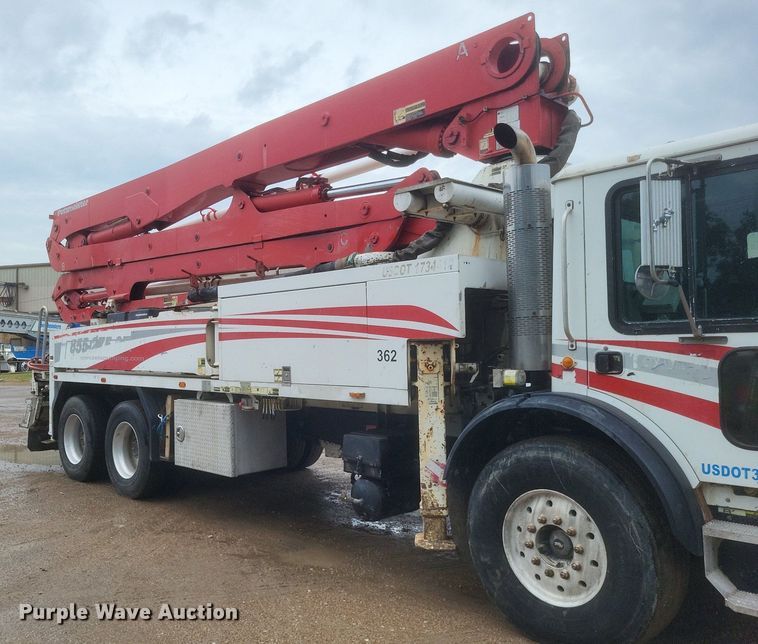 image for item DR4899 2007 Mack MR600 concrete pump truck