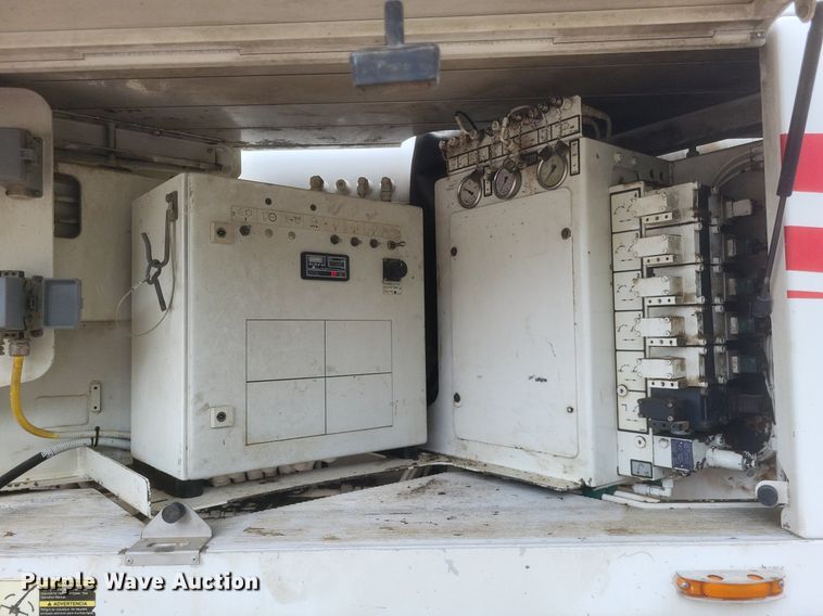 image for item DR4899 2007 Mack MR600 concrete pump truck