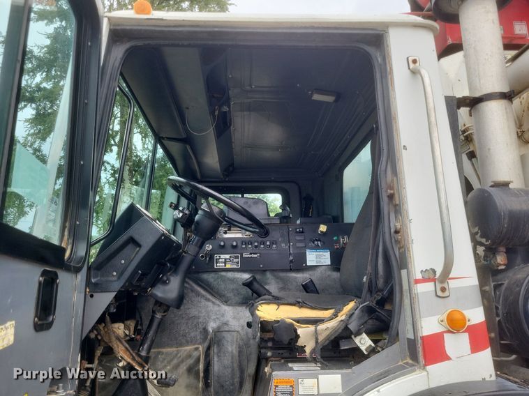 image for item DR4899 2007 Mack MR600 concrete pump truck