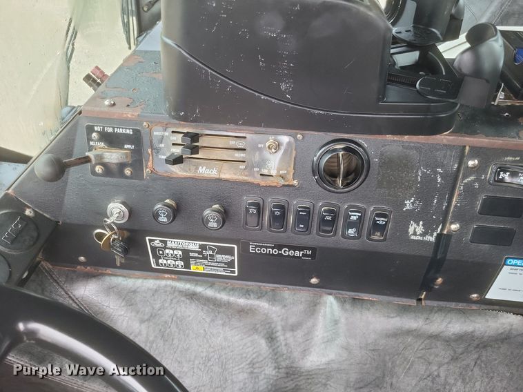 image for item DR4899 2007 Mack MR600 concrete pump truck