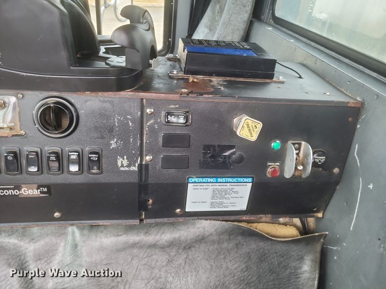 image for item DR4899 2007 Mack MR600 concrete pump truck