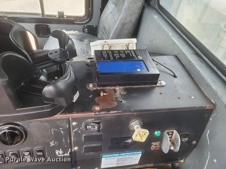 image for item DR4899 2007 Mack MR600 concrete pump truck