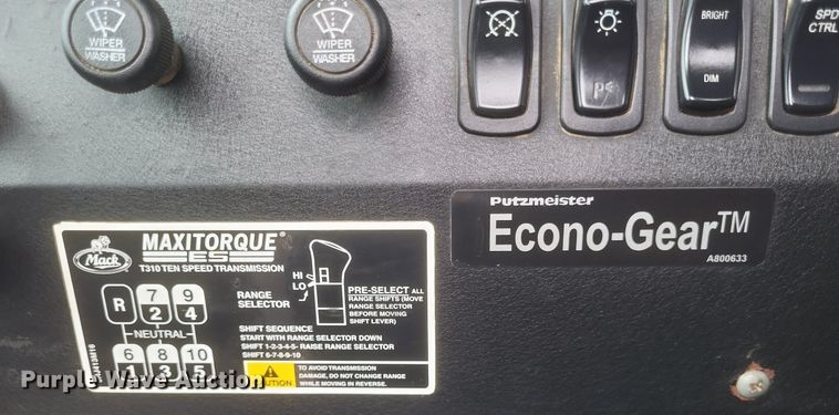 image for item DR4899 2007 Mack MR600 concrete pump truck