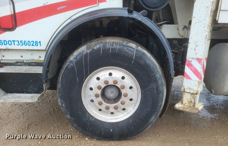 image for item DR4899 2007 Mack MR600 concrete pump truck