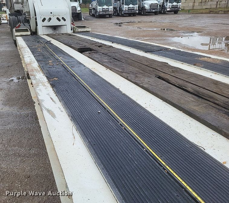 image for item DR4902 2006 XL 110CHDG lowboy equipment trailer