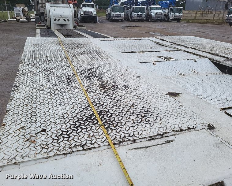 image for item DR4902 2006 XL 110CHDG lowboy equipment trailer