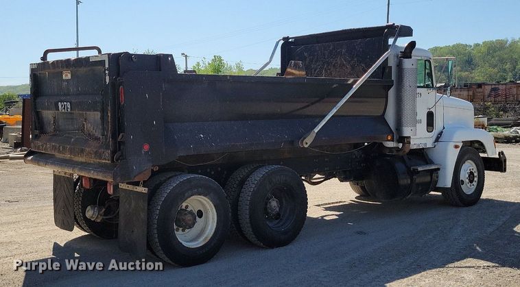 image for item DR8014 2003 Freightliner FLD120 dump truck