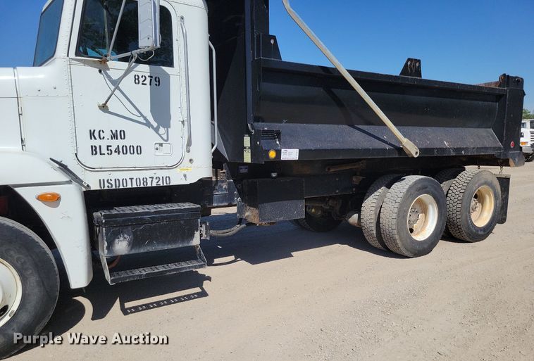 image for item DR8014 2003 Freightliner FLD120 dump truck