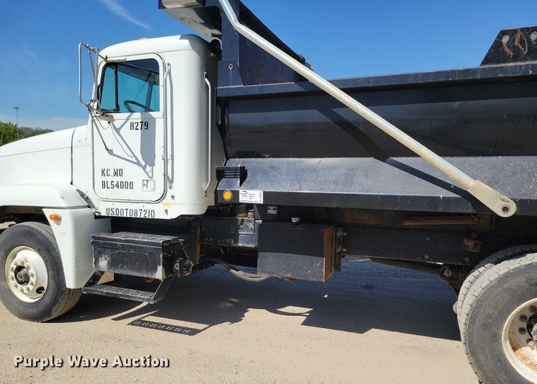 image for item DR8014 2003 Freightliner FLD120 dump truck