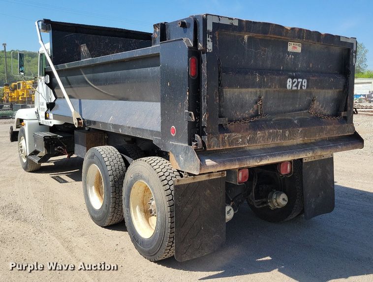image for item DR8014 2003 Freightliner FLD120 dump truck