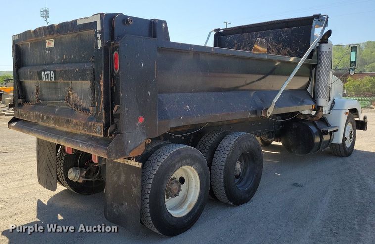 image for item DR8014 2003 Freightliner FLD120 dump truck