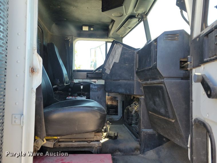 image for item DR8014 2003 Freightliner FLD120 dump truck
