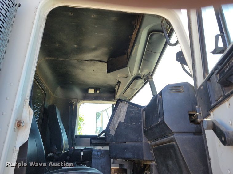 image for item DR8014 2003 Freightliner FLD120 dump truck