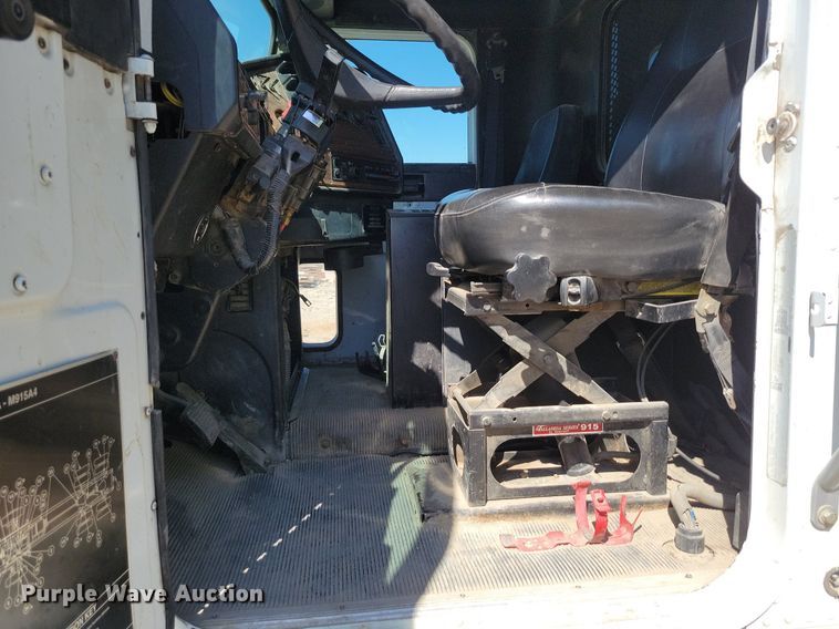 image for item DR8014 2003 Freightliner FLD120 dump truck