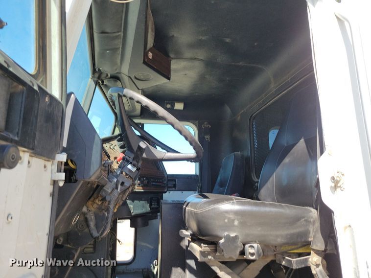 image for item DR8014 2003 Freightliner FLD120 dump truck