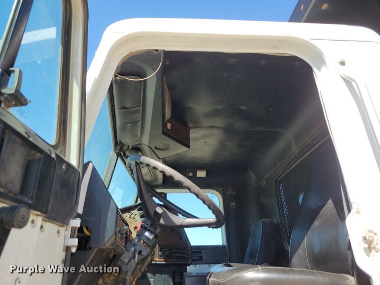 image for item DR8014 2003 Freightliner FLD120 dump truck