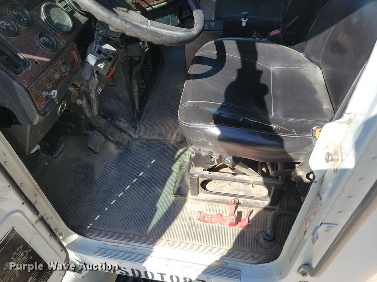 image for item DR8014 2003 Freightliner FLD120 dump truck