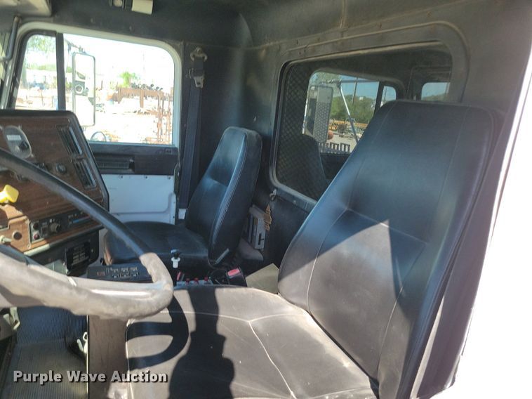 image for item DR8014 2003 Freightliner FLD120 dump truck