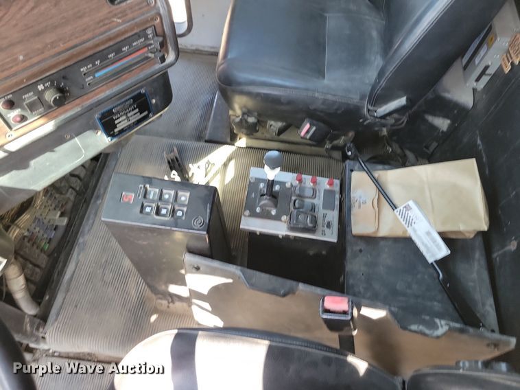 image for item DR8014 2003 Freightliner FLD120 dump truck