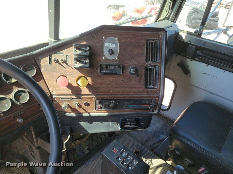 image for item DR8014 2003 Freightliner FLD120 dump truck