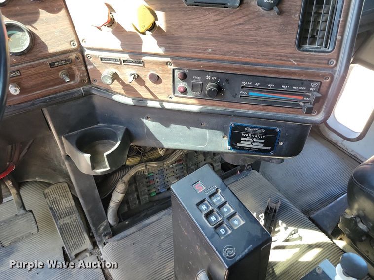 image for item DR8014 2003 Freightliner FLD120 dump truck