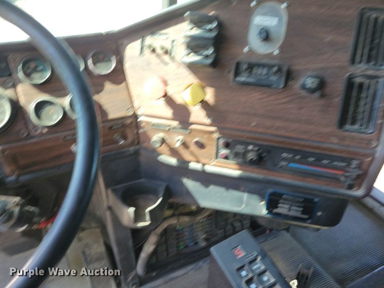 image for item DR8014 2003 Freightliner FLD120 dump truck