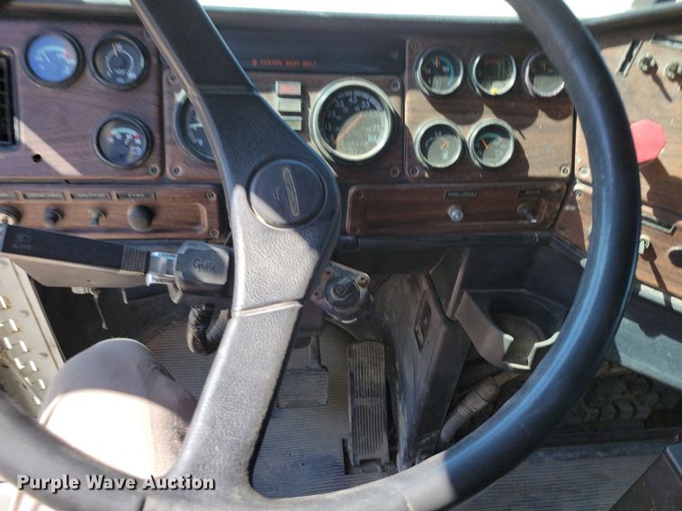 image for item DR8014 2003 Freightliner FLD120 dump truck