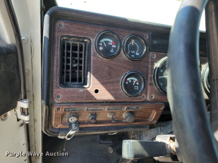 image for item DR8014 2003 Freightliner FLD120 dump truck