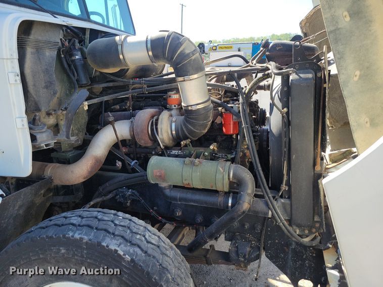 image for item DR8014 2003 Freightliner FLD120 dump truck