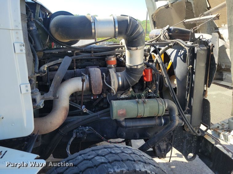 image for item DR8014 2003 Freightliner FLD120 dump truck