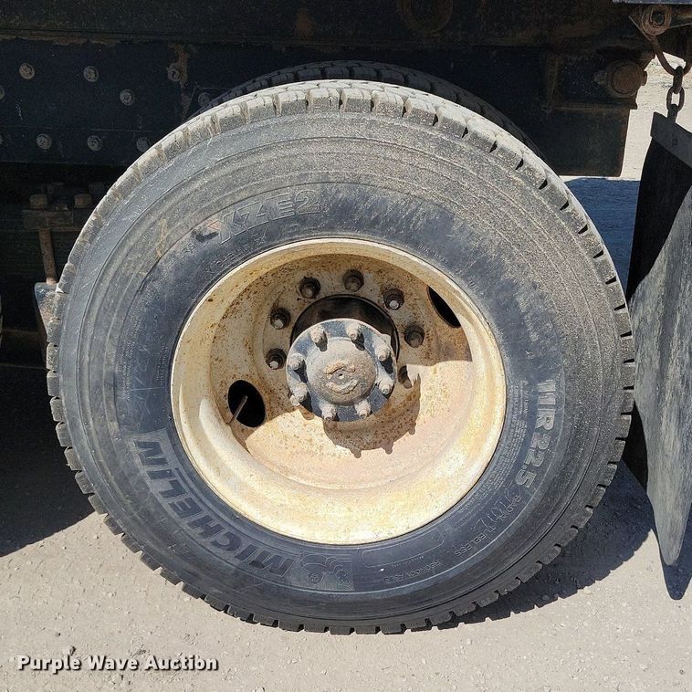 image for item DR8014 2003 Freightliner FLD120 dump truck