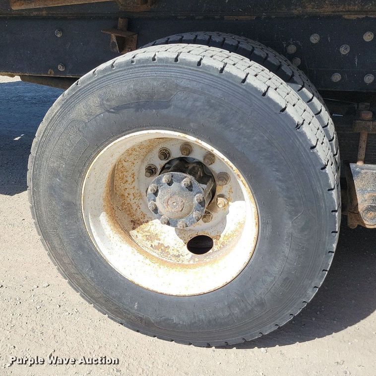 image for item DR8014 2003 Freightliner FLD120 dump truck