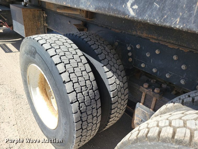 image for item DR8014 2003 Freightliner FLD120 dump truck