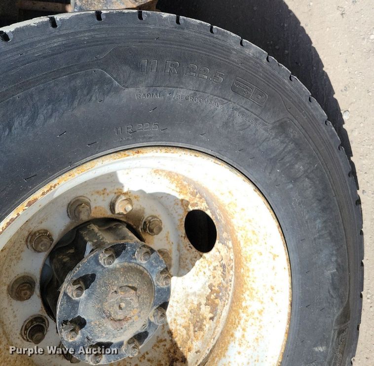 image for item DR8014 2003 Freightliner FLD120 dump truck