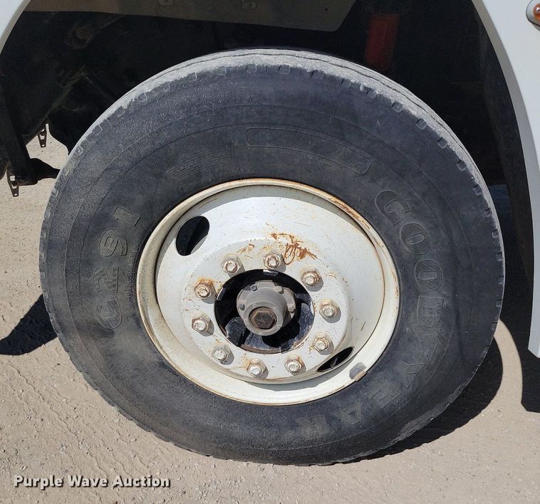 image for item DR8014 2003 Freightliner FLD120 dump truck