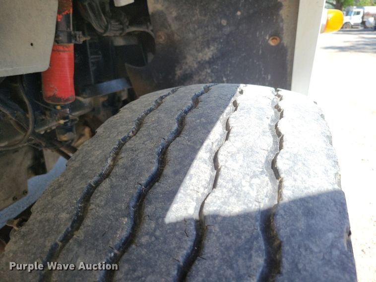 image for item DR8014 2003 Freightliner FLD120 dump truck