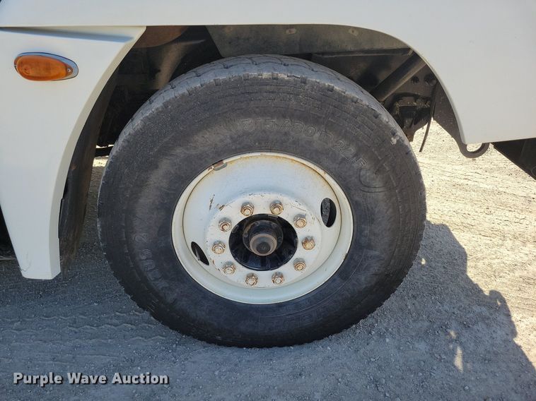 image for item DR8014 2003 Freightliner FLD120 dump truck