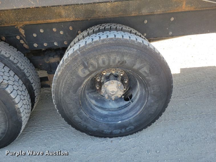 image for item DR8014 2003 Freightliner FLD120 dump truck