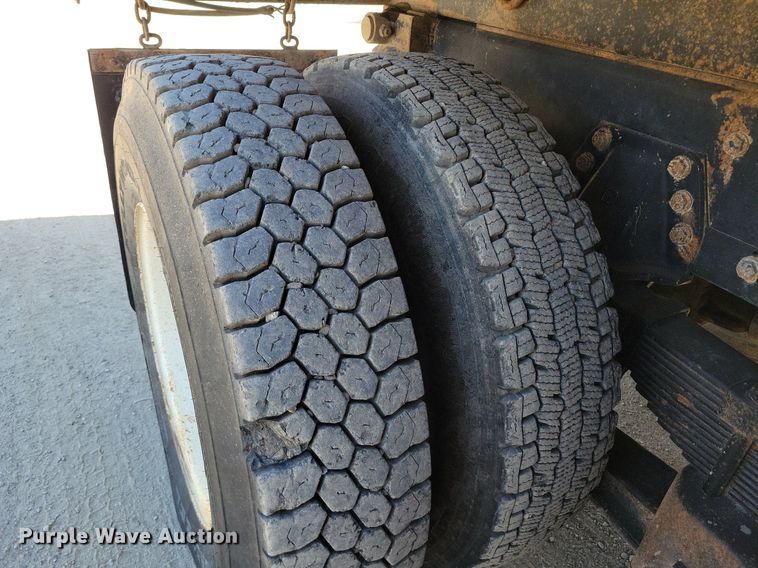 image for item DR8014 2003 Freightliner FLD120 dump truck