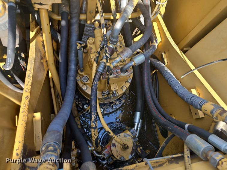 image for item DR8715 1992 Caterpillar  320L excavator