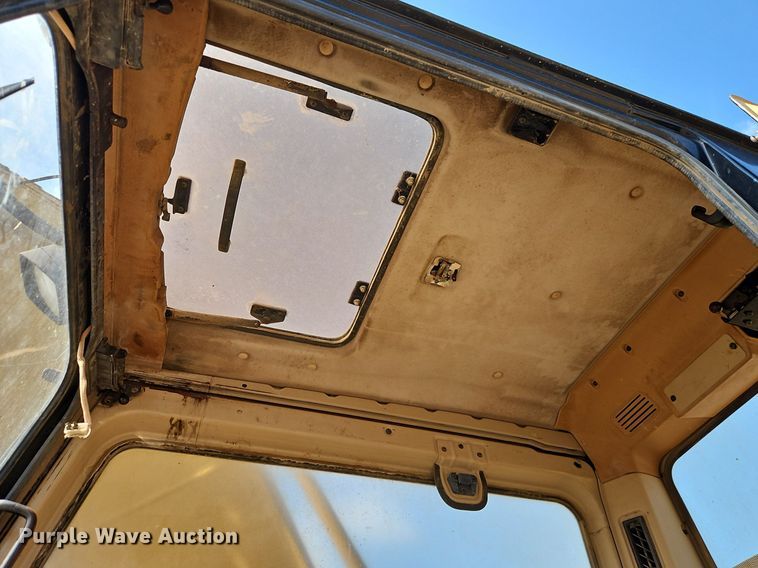 image for item DR8715 1992 Caterpillar  320L excavator