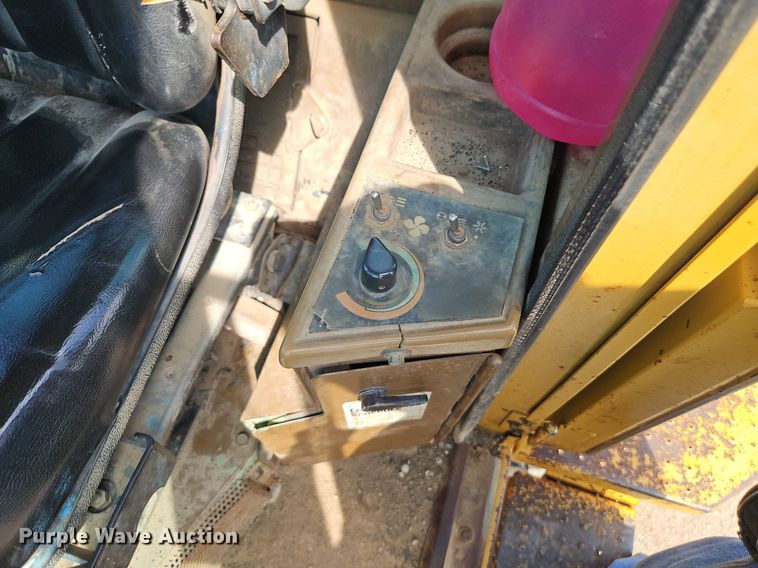 image for item DR8716 1990 Caterpillar  IT28B wheel loader