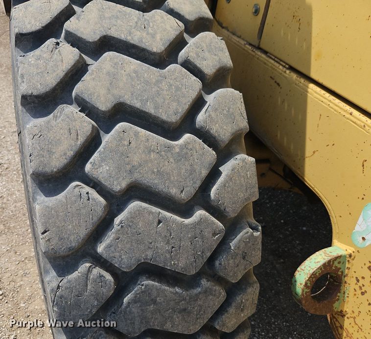 image for item DR8716 1990 Caterpillar  IT28B wheel loader