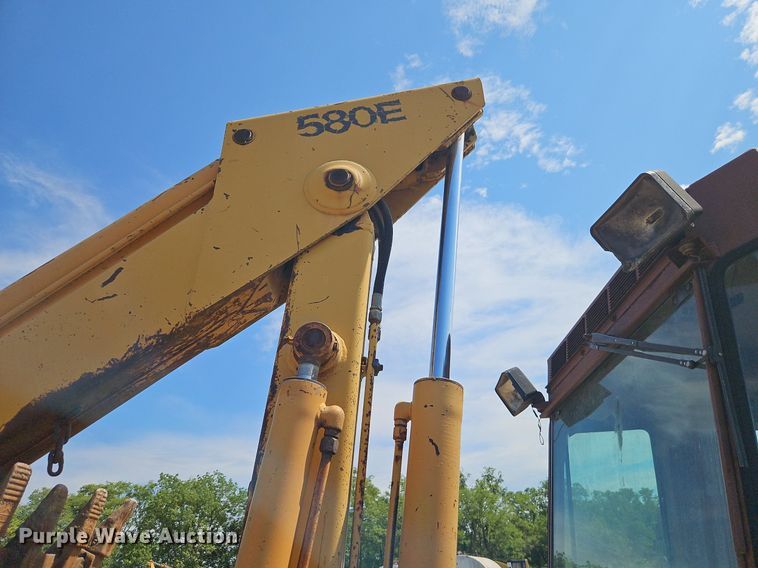 image for item DR8717 1985 Case 580 Super E backhoe