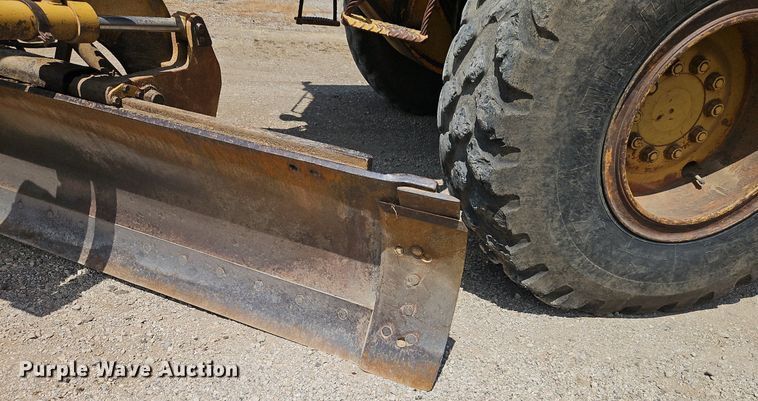 image for item DR8718 1977 Caterpillar  14G motor grader