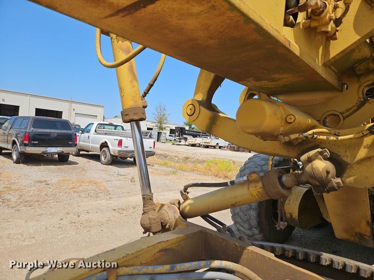 image for item DR8718 1977 Caterpillar  14G motor grader